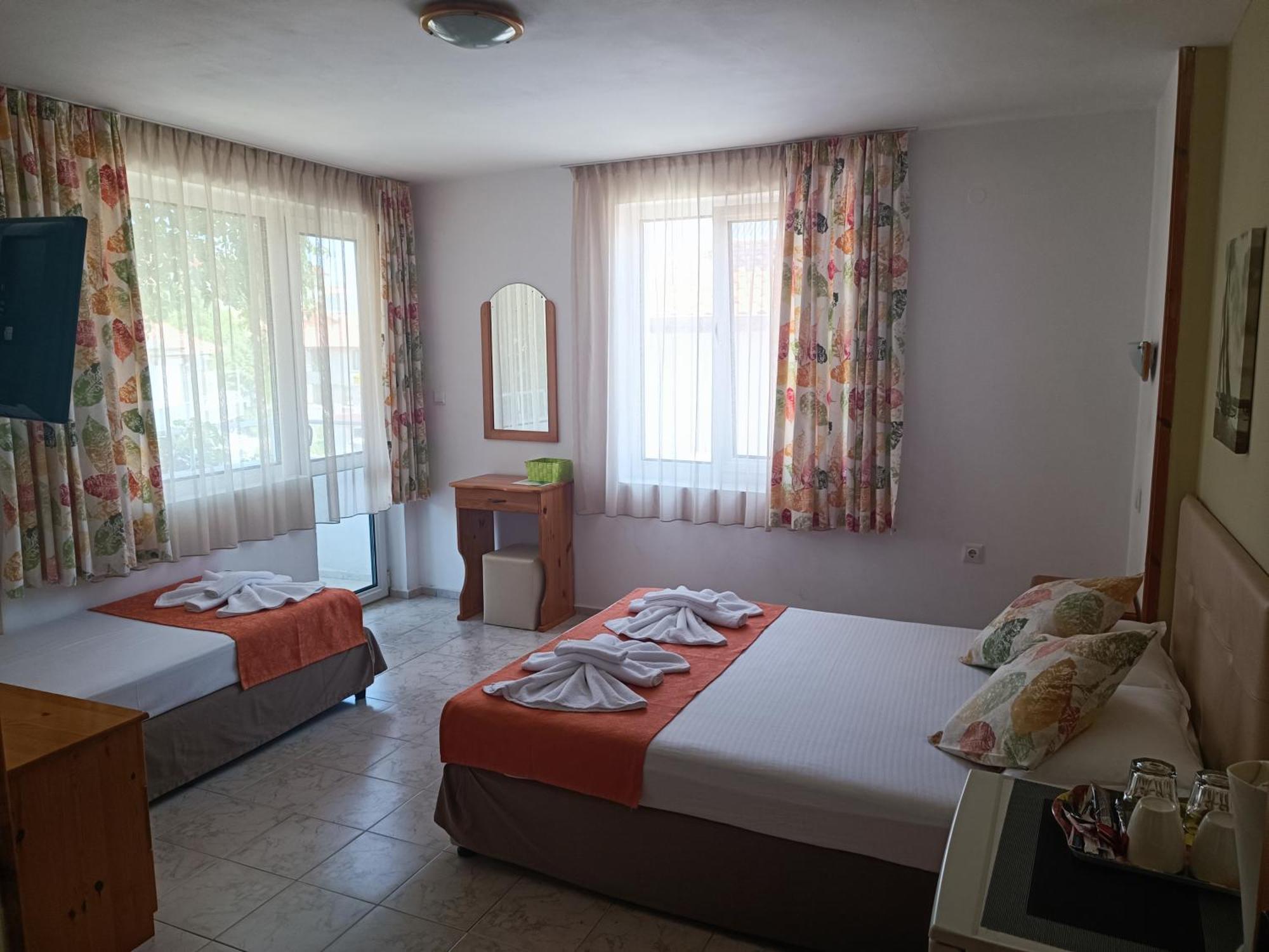 Family Hotel Sofi Sozopol Exteriör bild