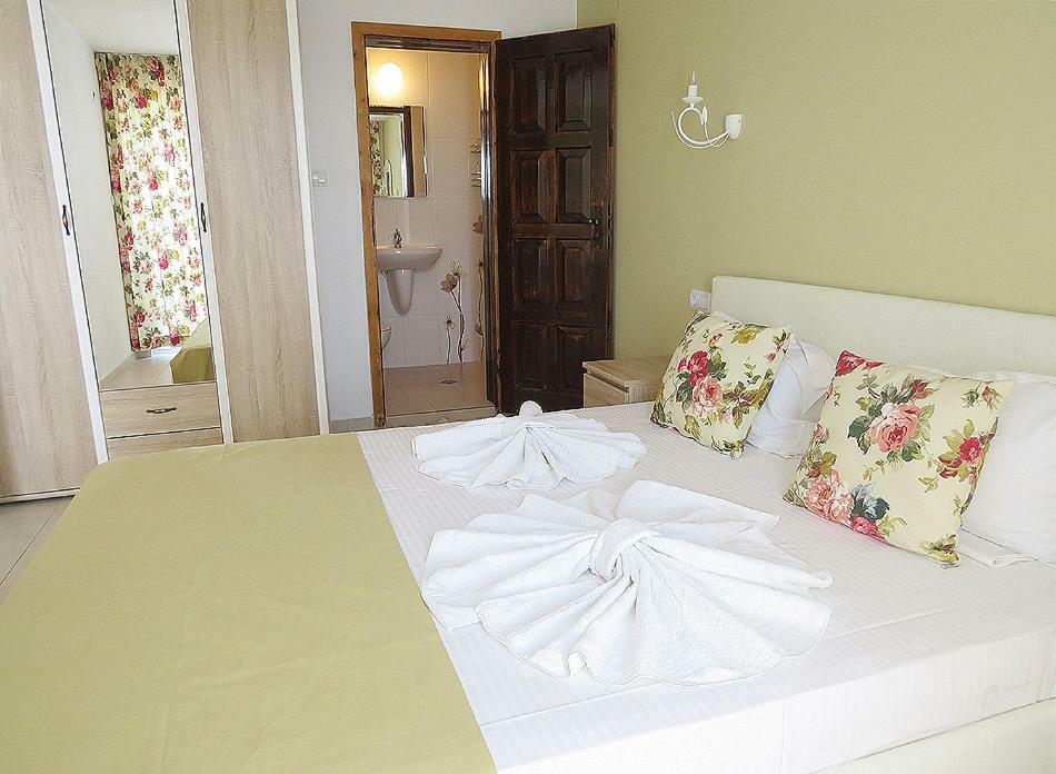 Family Hotel Sofi Sozopol Exteriör bild